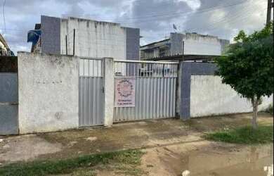 Imagem: A casa possui 2 Dormitórios, 1 Banheiro, 1 Vaga na garagem