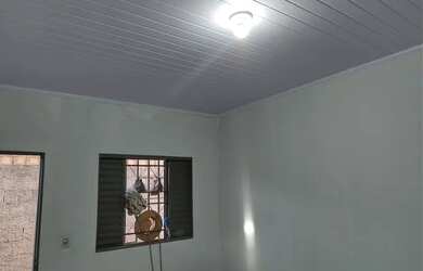 Imagem: A casa possui 2 Dormitórios, 1 Banheiro, 1 Vaga na garagem