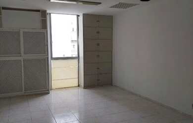 Imagem: O depósito possui 1 Vaga na garagem e 34m² de Área e está