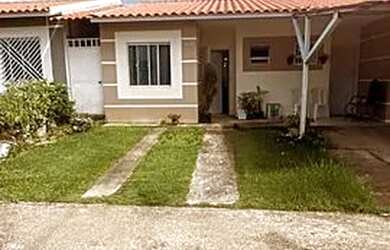 Imagem: A casa possui 2 Dormitórios, 1 Banheiro, 1 Vaga na garagem