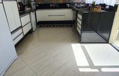 Imagem: A casa à venda possui 3 Dormitórios, 2 Banheiros, 3 Vagas