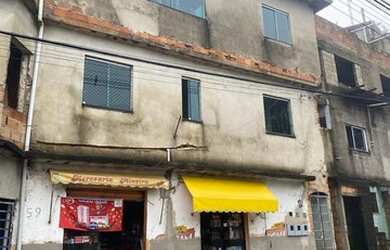 Imagem: A casa possui 2 Dormitórios e 1 Banheiro e está localizado