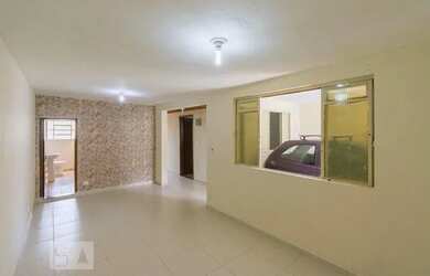 Imagem: A casa possui 2 Dormitórios, 2 Banheiros, 1 Vaga na garagem