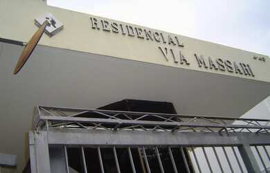 Imagem: O apartamento possui 3 Dormitórios, 1 Banheiro, 2 Vagas na