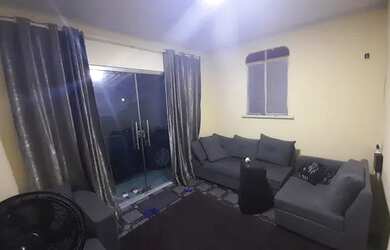 Imagem: A casa possui 3 Dormitórios, 1 Banheiro, 300m² de Área e