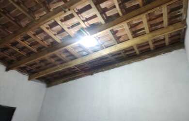 Imagem: A casa possui 2 Dormitórios, 1 Banheiro, 400m² de Área e