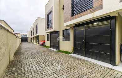 Imagem: A casa possui 3 Dormitórios, 2 Banheiros, 1 Vaga na garagem