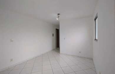 Imagem: O apartamento possui 3 Dormitórios, 1 Banheiro, 1 Vaga na garagem