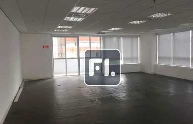 Imagem: O depósito possui 3 Vagas na garagem, 240-0m² de Área e está