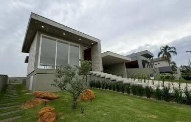 Imagem: A casa em condomínio possui 3 Dormitórios, 2 Banheiros, 2