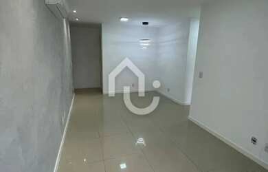 Imagem: O apartamento possui 2 Dormitórios, 2 Banheiros, 2 Vagas na