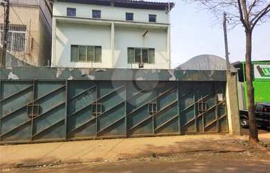 Imagem: O depósito possui 4 Vagas na garagem e 382m² de Área e está