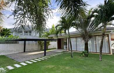 Imagem: A casa em condomínio possui 4 Dormitórios, 5 Banheiros, 950m²