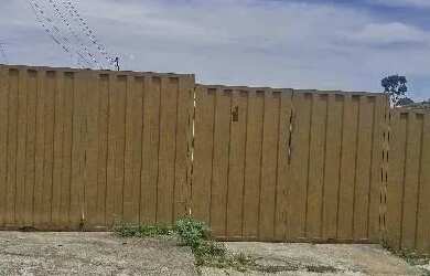 Imagem: A casa possui 2 Dormitórios, 1 Banheiro, 1 Vaga na garagem