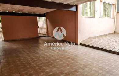 Imagem: A casa possui 2 Dormitórios, 2 Banheiros, 4 Vagas na garagem