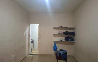 Imagem: A casa possui 2 Dormitórios e 2 Banheiros e está localizado