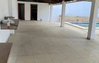 Imagem 2: Alugo espaçosa casa em Condomínio na Constantino Nery