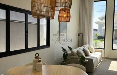 Imagem: A casa em condomínio possui 3 Dormitórios, 2 Banheiros, 4