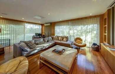 Imagem 10: Sobrado à venda e para locação com 5 suítes no Fazenda da Grama em...