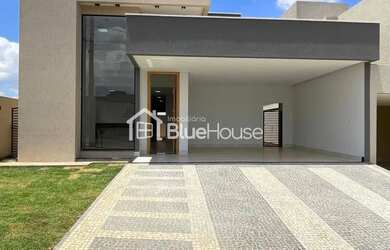 Imagem: A casa possui 3 Dormitórios, 1 Banheiro, 4 Vagas na garagem