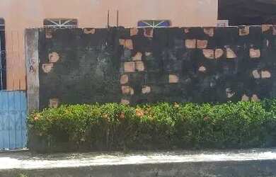 Imagem: A casa possui 3 Dormitórios, 2 Banheiros, 1 Vaga na garagem