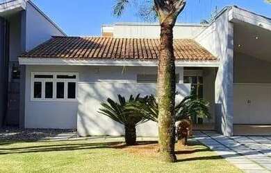 Imagem: A casa em condomínio possui 4 Dormitórios, 3 Banheiros, 5