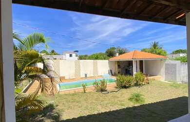 Imagem: A casa possui 3 Dormitórios, 3 Banheiros, 3 Vagas na garagem