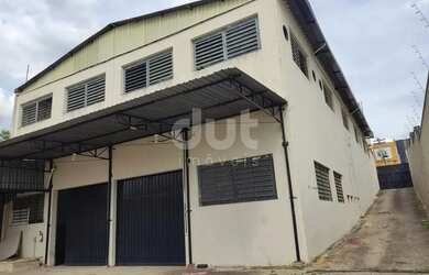 Imagem: O depósito possui 5 Vagas na garagem e 900m² de Área e está