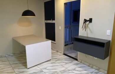 Imagem: O apartamento possui 2 Dormitórios, 1 Banheiro, 1 Vaga na garagem