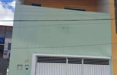 Imagem: A casa possui 4 Dormitórios, 3 Banheiros, 2 Vagas na garagem