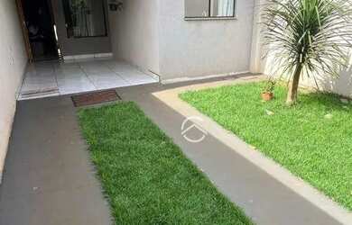 Imagem: A casa possui 2 Dormitórios, 1 Banheiro, 2 Vagas na garagem