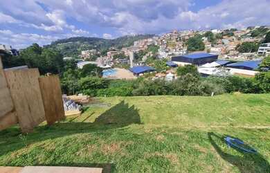 Imagem: O terreno possui 150m² de Área e está localizado em Villas