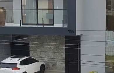 Imagem: A casa em condomínio para alugar possui 4 Dormitórios, 5 Banheiros