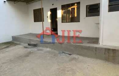 Imagem: A casa possui 2 Dormitórios, 1 Banheiro, 5 Vagas na garagem