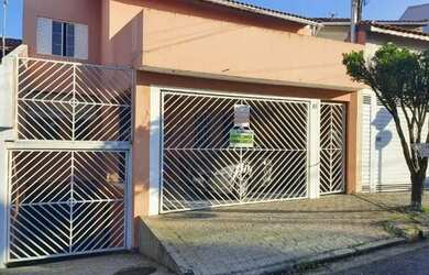 Imagem: A casa possui 3 Dormitórios, 3 Banheiros, 3 Vagas na garagem