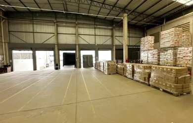 Imagem: O depósito possui 5 Vagas na garagem e 5552m² de Área e está