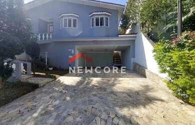 Imagem: A casa em condomínio possui 4 Dormitórios, 5 Banheiros, 5