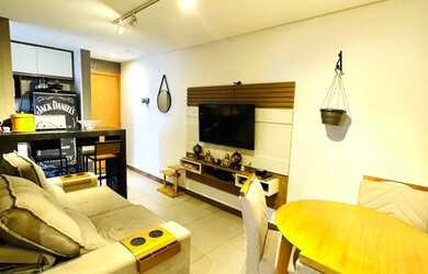 Imagem: O apartamento possui 2 Dormitórios, 1 Banheiro, 1 Vaga na garagem