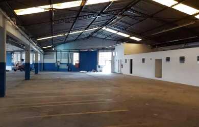 Imagem: O depósito para alugar possui 5 Vagas na garagem e 2950m²