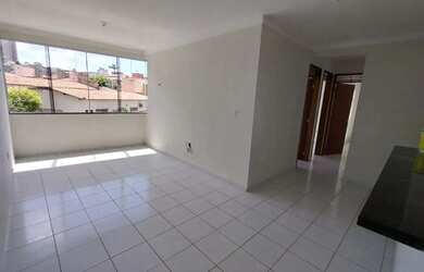 Imagem: O apartamento possui 3 Dormitórios, 1 Banheiro, 1 Vaga na garagem