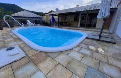 Imagem: A casa possui 3 Dormitórios, 3 Banheiros, 3 Vagas na garagem