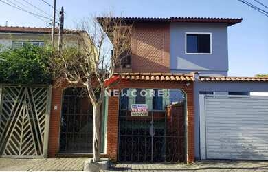 Imagem: A casa possui 3 Dormitórios, 3 Banheiros, 5 Vagas na garagem