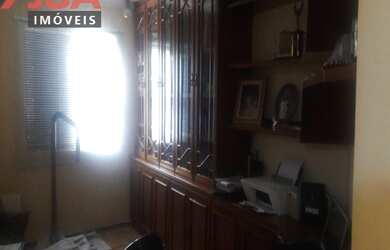 Imagem: O apartamento possui 4 Dormitórios, 1 Banheiro, 2 Vagas na