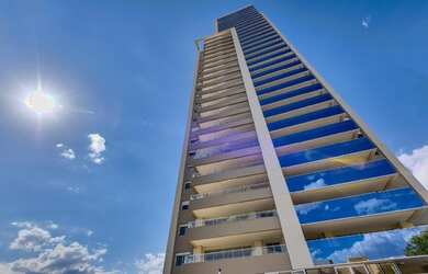 Imagem: O apartamento possui 4 Dormitórios, 3 Vagas na garagem, 209m²