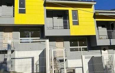 Imagem: A casa possui 3 Dormitórios, 2 Banheiros, 3 Vagas na garagem