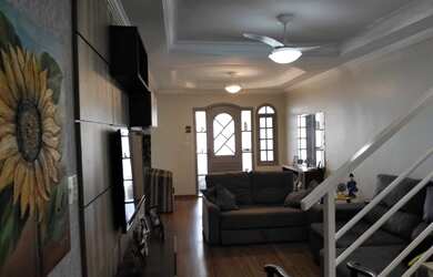 Imagem: A casa possui 4 Dormitórios, 2 Banheiros, 4 Vagas na garagem