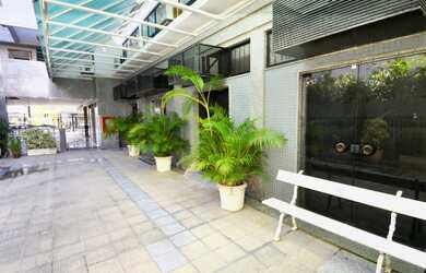 Imagem: O depósito possui 4 Vagas na garagem, 300m² de Área, Imóvel