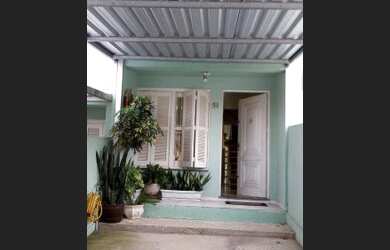 Imagem: A casa possui 2 Dormitórios, 2 Banheiros, 1 Vaga na garagem