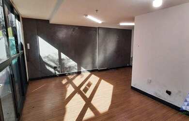 Imagem: O depósito possui 1 Vaga na garagem e 40m² de Área e está