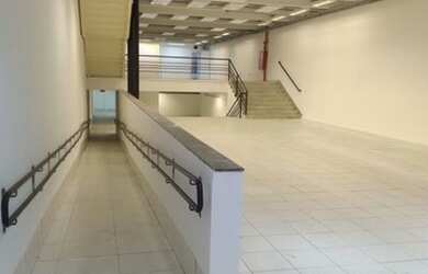 Imagem: O depósito possui 1740m² de Área e está localizado em Santo